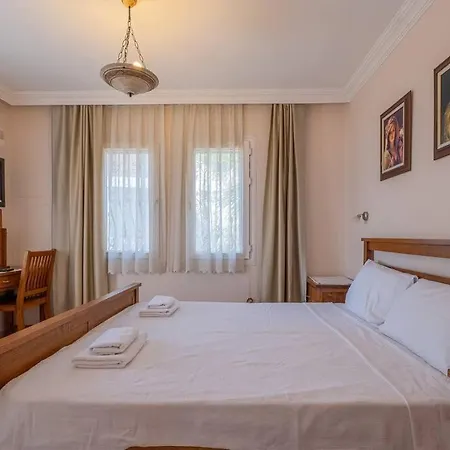 Vila Sleeps 8, Large Close To The Sea Awz 265