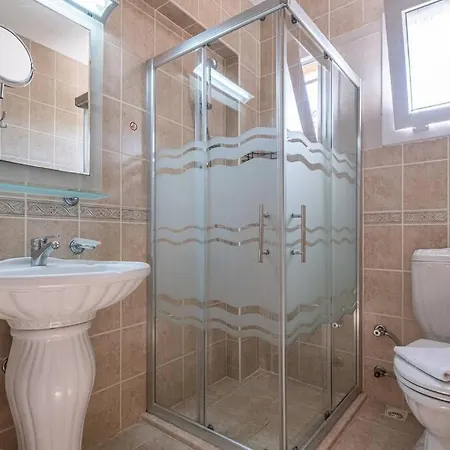 Villa Sleeps 8, Large Close To The Sea Awz 265 *